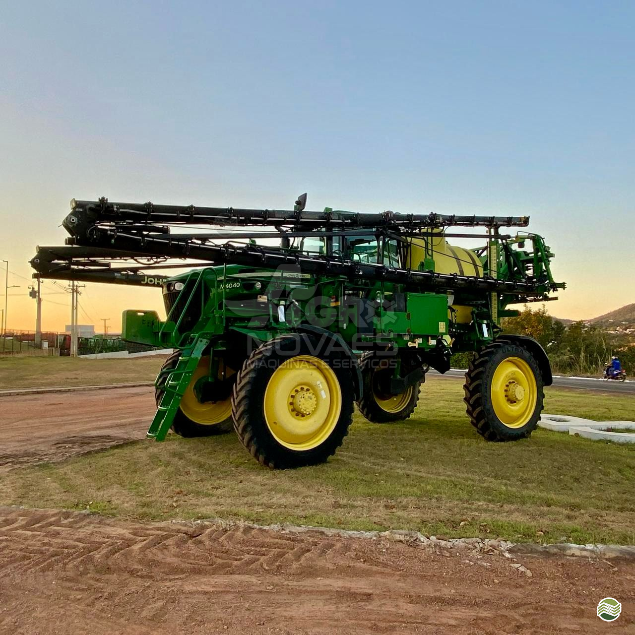 PULVERIZADOR JOHN DEERE JOHN DEERE M4040 Tração 4x4 Agro Novaes Máquinas Agrícolas FERNANDOPOLIS SÃO PAULO SP